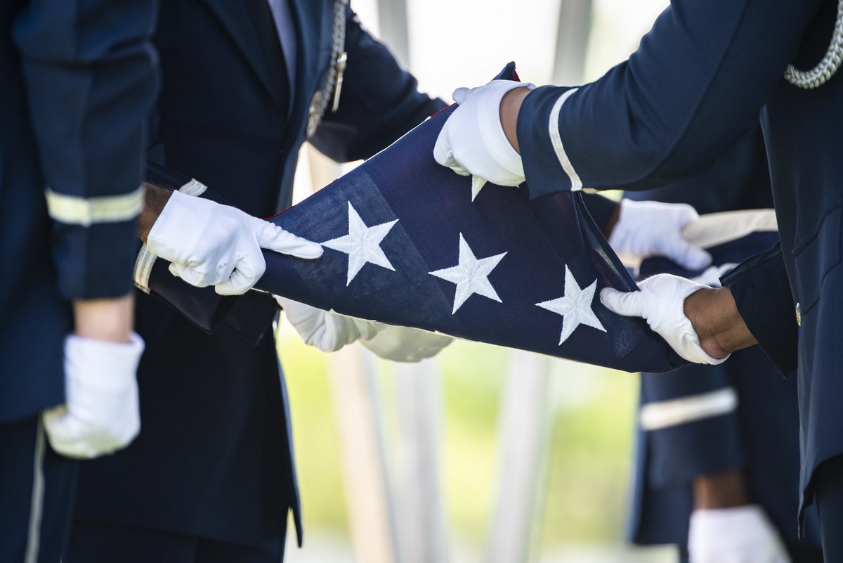 ArlingtonNatl's tweet image. “Welcome Home, Brother”: Vietnam Pilot Lt. Col. Donald "Donny” Downing Laid to Rest: arlingtoncemetery.mil/Blog/Post/1478…
📸 Elizabeth Fraser
More photos: flickr.com/photos/arlingt…
