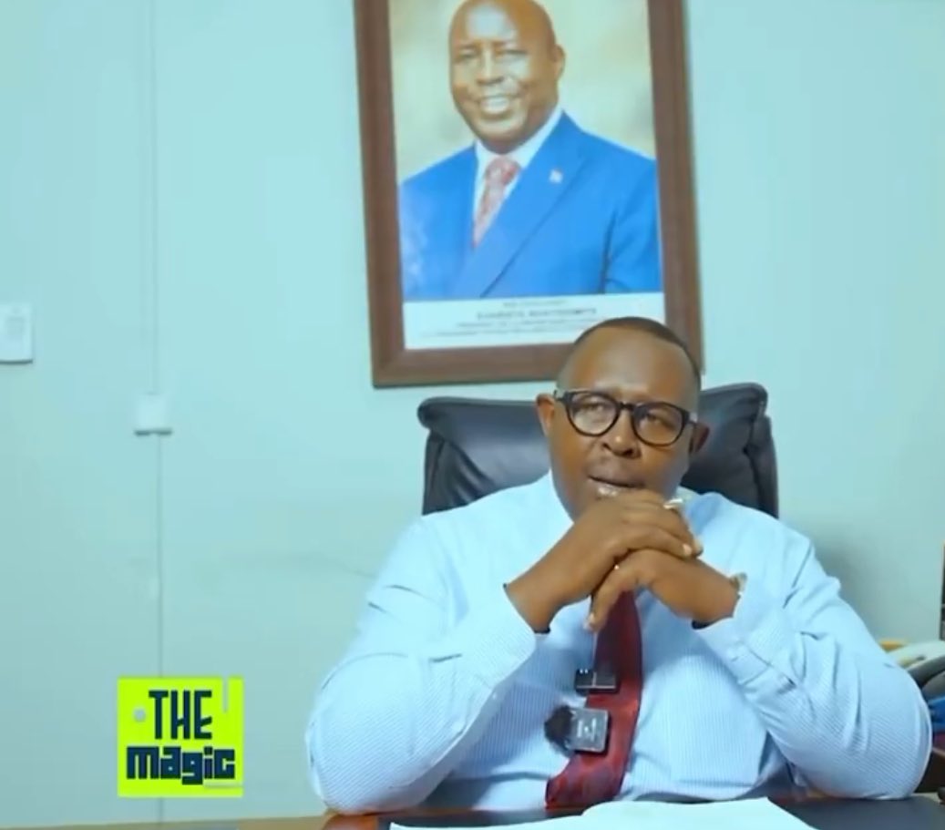 Dore ikigoryi cyambere mu Burundi . Big head, empty brains . Tall but short mind ! Kivuga ubusa from Monday to Sunday.