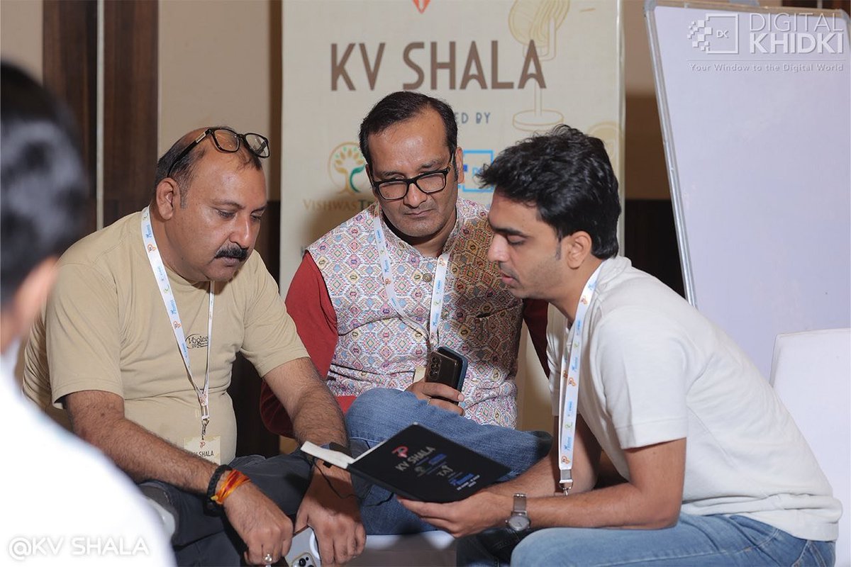 write2divya's tweet image. KVशाला सिर्फ कोई कार्यशाला नहीं, हिंदी साहित्य के सुखद भविष्य के लिए रोपा गया बीज थी
इस माह के प्रारंभिक सप्ताह में जब मैंने आगरा में डिजिटल खिड़की और विश्वास ट्रस्ट द्वारा आयोजित @KvShalaofficial के प्रतिभागियों के अनुभव पढ़े, तो दिल और दिमाग में एक अलग ही तरह की हलचल सी मच गई।…