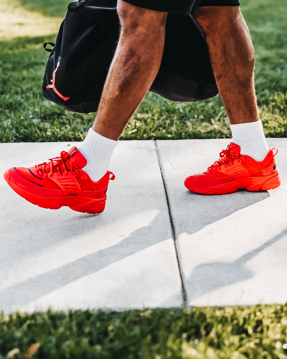 ModernNotoriety's tweet image. Jalen Hurts arrives to Eagles training camp in the upcoming Jordan Trunner OS
