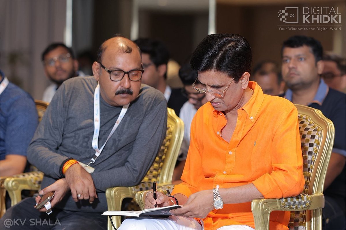 write2divya's tweet image. KVशाला सिर्फ कोई कार्यशाला नहीं, हिंदी साहित्य के सुखद भविष्य के लिए रोपा गया बीज थी
इस माह के प्रारंभिक सप्ताह में जब मैंने आगरा में डिजिटल खिड़की और विश्वास ट्रस्ट द्वारा आयोजित @KvShalaofficial के प्रतिभागियों के अनुभव पढ़े, तो दिल और दिमाग में एक अलग ही तरह की हलचल सी मच गई।…