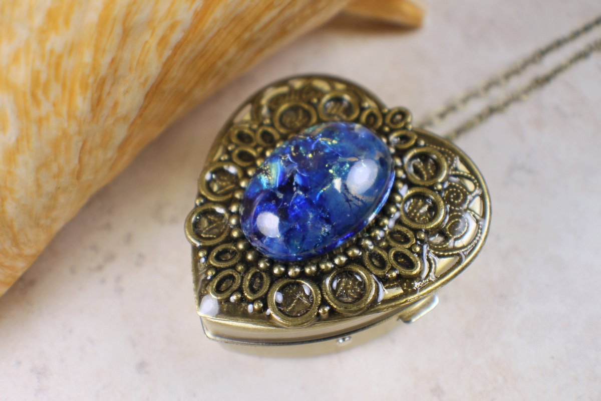 charsfavorite's tweet image. Discover the enchanting Sapphire Blue Glass Opal Music Box Locket for just $100. A perfect keepsake that blends beauty and melody. Capture moments forever! #HandcraftedJewelry #MusicBoxArt
Shop Now charsfavoritethings.com/products/emera…