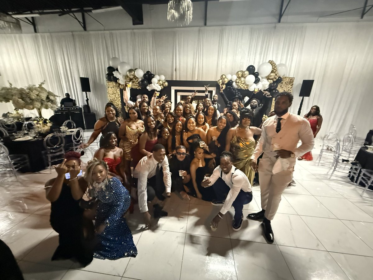 miathegoon's tweet photo. Blanche Ely HS Class of 2015 

From caps and gowns to grown and glowing — 10 years later, Class of 2015 remains timeless. 🧡💚🥂
#TheStandard #MembersOnly15 https://t.co/6wgL0NhBTz