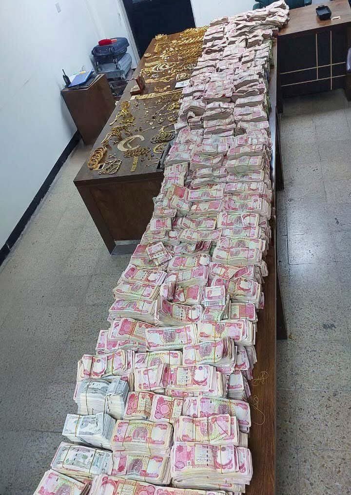 Iraqi__96's tweet image. اذا منتسب بالمرور هلكد سرق فلوس نوري المالكي شكد سرق لعد ؟؟