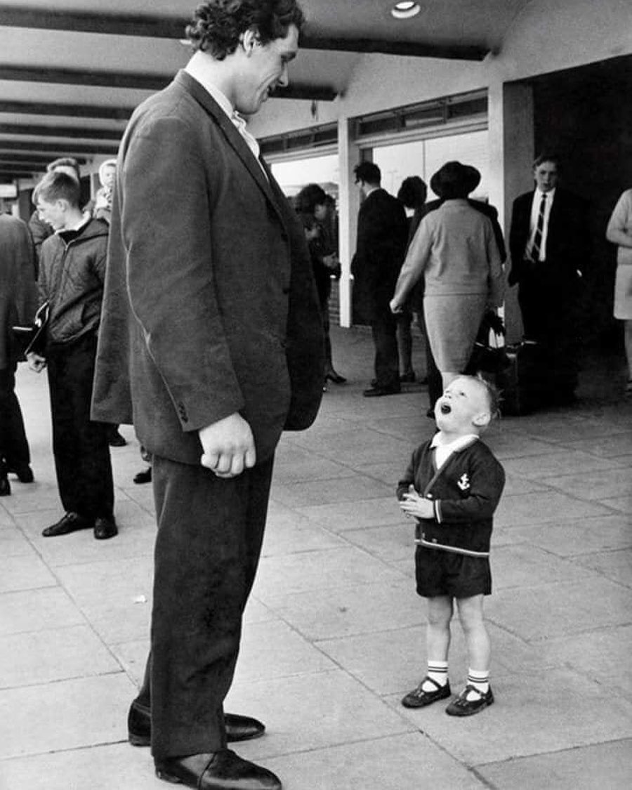 HistoryUnd's tweet image. A kid's reaction to meeting Andre the Giant (1970's)
