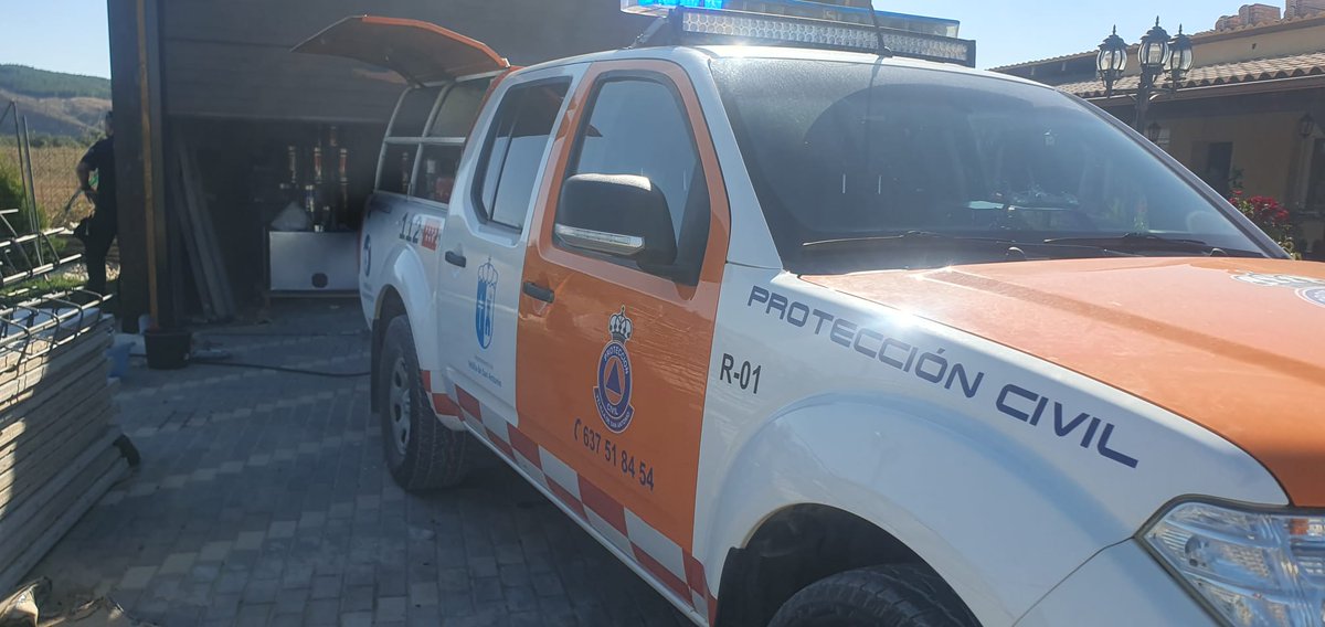 PCivilVelilla's tweet image. Nos activa #Particular por conato de incendio en Camino de los Alamillos. 
A nuestra llegada los propios alertantes habían extinguido el fuego por lo que refrescamos la zona.
Interviene también @PoliciaVelilla 
#CentroPc112