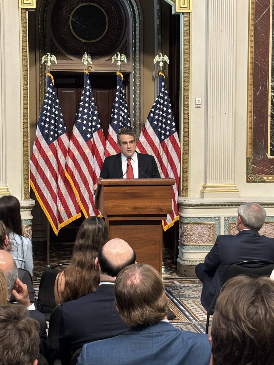 JeffClarkUS's tweet image. I was pleased yesterday to attend Deputy Secretary of Energy James Danly’s ceremonial swearing in at the White House’s Indian Treaty Room.
James and I both clerked for Judge Boggs, who is in the first picture.
James was sworn in by Energy Secretary @SecretaryWright.…