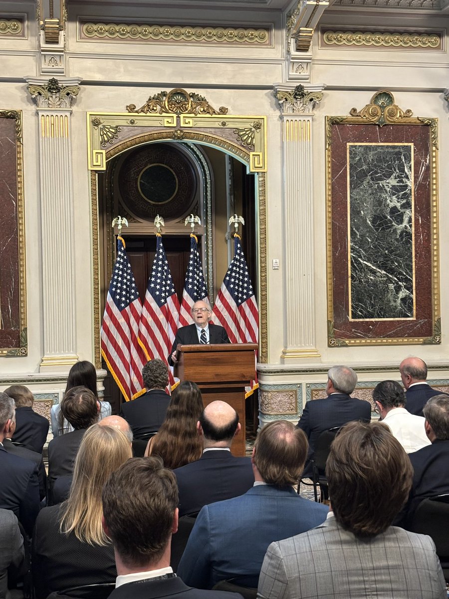 JeffClarkUS's tweet image. I was pleased yesterday to attend Deputy Secretary of Energy James Danly’s ceremonial swearing in at the White House’s Indian Treaty Room.
James and I both clerked for Judge Boggs, who is in the first picture.
James was sworn in by Energy Secretary @SecretaryWright.…