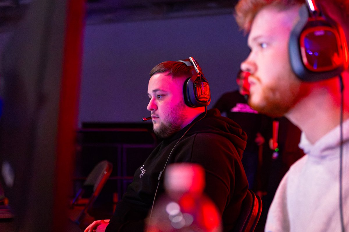 The Flank (@theflank) on Twitter photo Professional mainstage player debuts at #EWC2025 -
βͺ <a href="/MovistarKOI/">Movistar KOI</a> - Abe
π‘ <a href="/OfficialTeamWaR/">Team WaR</a> - Bink, Nium
π΅ <a href="/OMiTGG/">OMiT</a> - Craze, Mamba
π΄ <a href="/TeamOrchidGG/">Team Orchid</a> - Mythix
(πΈ <a href="/P3ngu7n/">Penguin</a>) Professional mainstage player debuts at #EWC2025 -
βͺ <a href="/MovistarKOI/">Movistar KOI</a> - Abe
π‘ <a href="/OfficialTeamWaR/">Team WaR</a> - Bink, Nium
π΅ <a href="/OMiTGG/">OMiT</a> - Craze, Mamba
π΄ <a href="/TeamOrchidGG/">Team Orchid</a> - Mythix
(πΈ <a href="/P3ngu7n/">Penguin</a>)