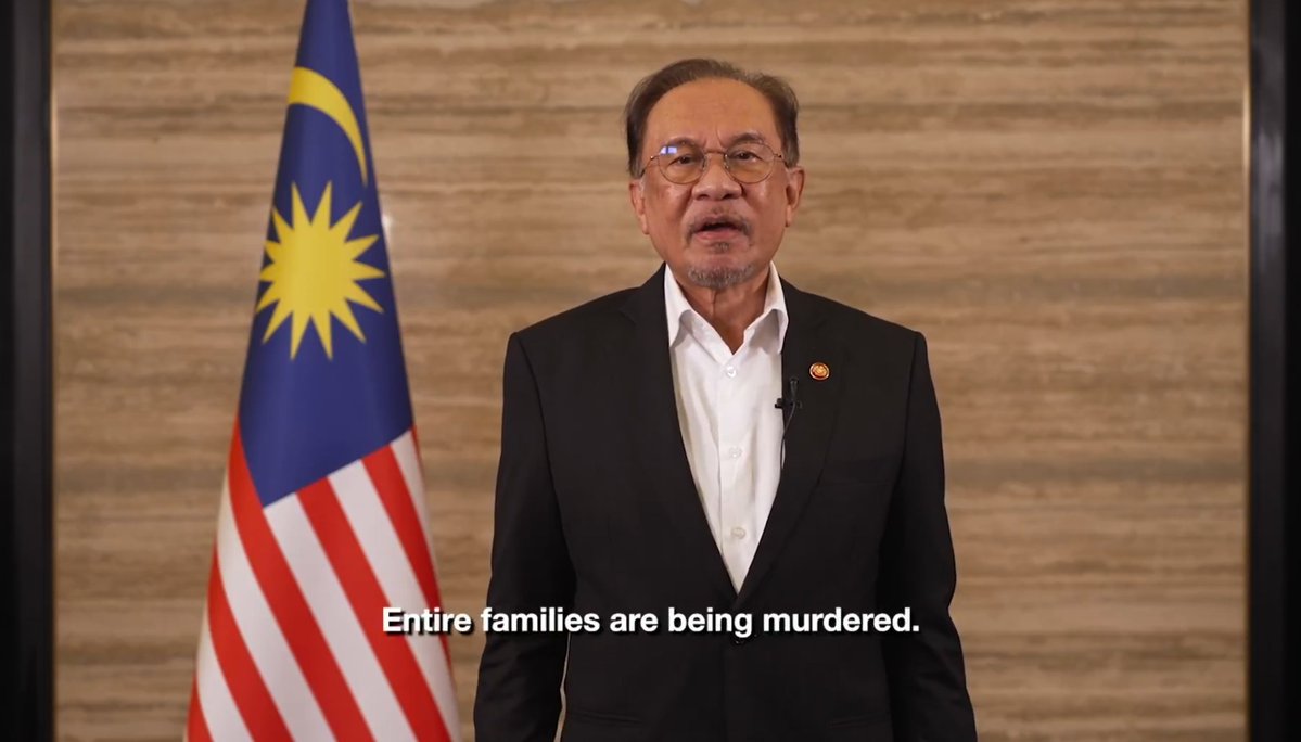 MintPressNews's tweet image. Malaysian PM Anwar Ibrahim calls for an international coalition to break the siege on Gaza and deliver aid
"This is the hour for moral leadership. This is the time to uphold the values we claim to defend", he stated.
"Malaysia stands ready to work with all nations—North and…