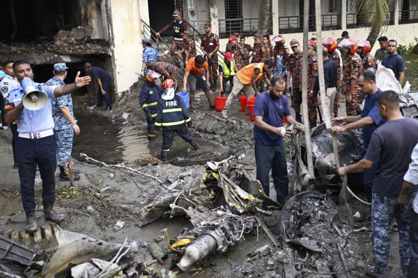 NewsIADN's tweet image. India will send a team of burn-specialist Doctors & Nurses to #Bangladesh to treat the #DhakaPlaneCrash victims.