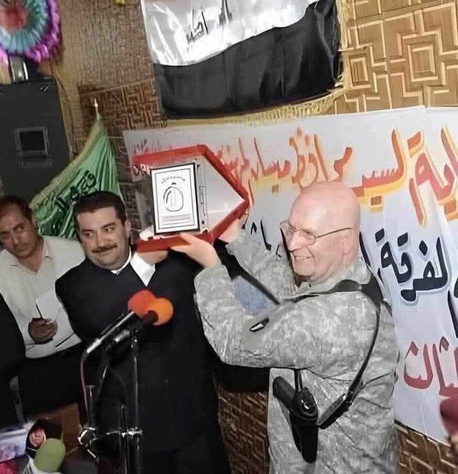 رئيس حكومة انفاس الزهراء له نصيب من التاريخ النتن بالعمالة لامريكا وارتياد قواعدها