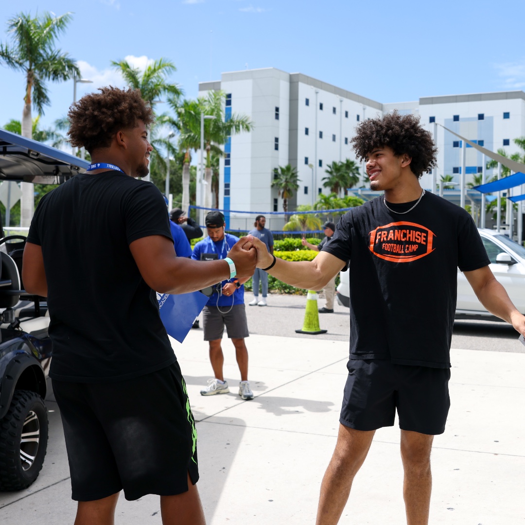 IMGAFootball's tweet photo. We all fam 🤝 https://t.co/W7llg97VYe
