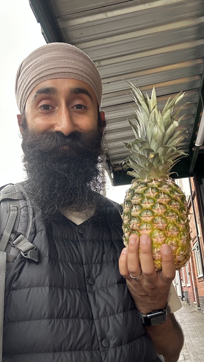 shuranjeetsingh's tweet image. 🚶🏽♂️ Today I was out on Holliday Road listening to residents and their key issues.
✍🏽 We discussed rubbish collections, planning applications and more!
⏭️ There were a number of issues I'll follow up on to help our community.