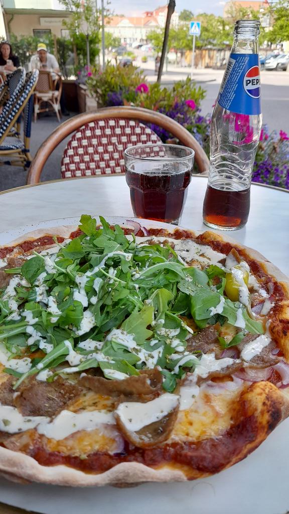 #DinnerIsServed: #Pizza! 😋