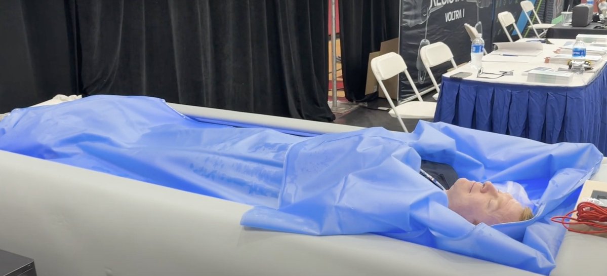 SBJ's tweet image. "I appear to be in a coffin right here..." 😅
Don't worry, @lemirejoe is just fine — he's testing out a dry cold plunge machine at the NBA's Tech Expo.
Come along as Joe demos some of the latest tech aimed at supporting NBA players and coaches.
📹: ow.ly/VhWF50WtutR