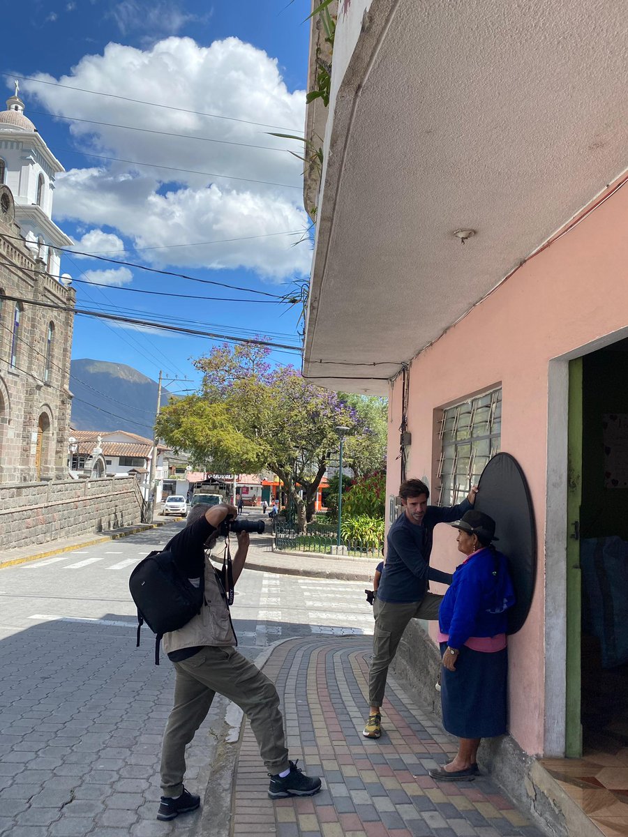 EmbEspañaEcuador (@embespecuador) on Twitter photo 📸Esta semana, el fotógrafo🇪🇸Emilio Barrionuevo recorrió el Cantón Quito, retratando su diversidad a través de sus rostros, patrimonio y paisajes.
Un proyecto inspirador, con una mirada distinta, junto con <a href="/MunicipioQuito/">Municipio de Quito</a>, el Ayto. de Los Llanos de Aridane (La Palma) y #CEMFAC. 📸Esta semana, el fotógrafo🇪🇸Emilio Barrionuevo recorrió el Cantón Quito, retratando su diversidad a través de sus rostros, patrimonio y paisajes.
Un proyecto inspirador, con una mirada distinta, junto con <a href="/MunicipioQuito/">Municipio de Quito</a>, el Ayto. de Los Llanos de Aridane (La Palma) y #CEMFAC.