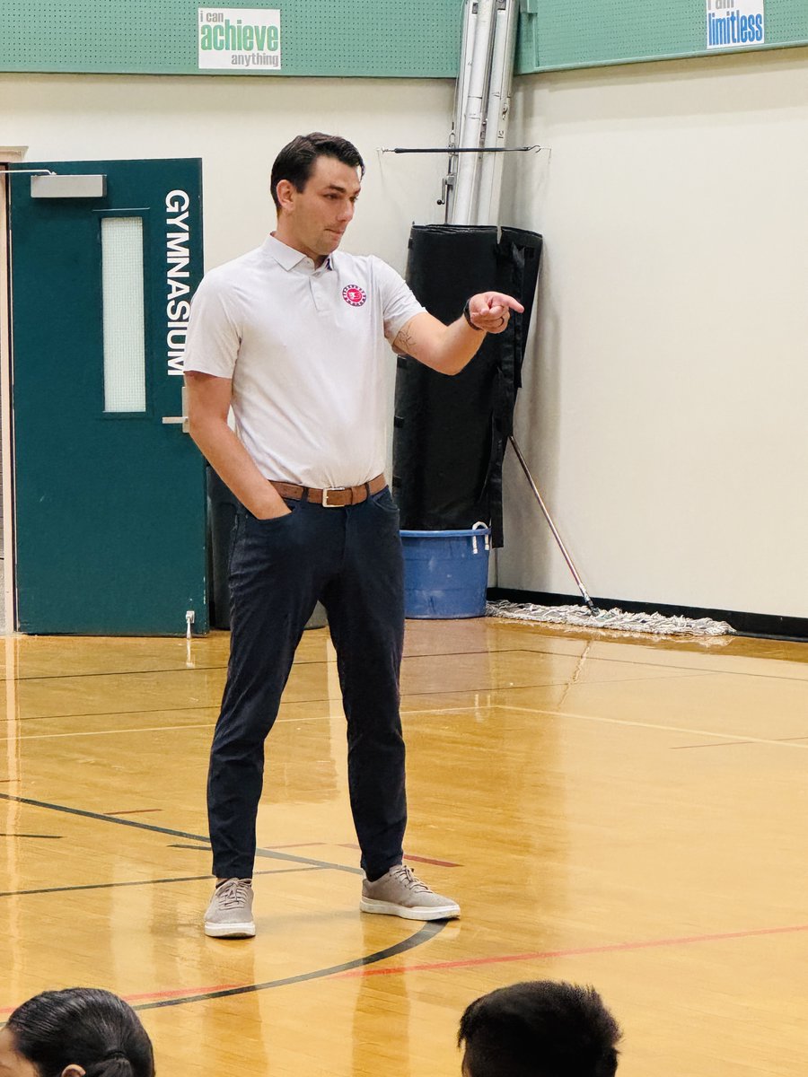 spokanechiefs's tweet photo. Spokane Chiefs Assistant Coach Jake Toporowski visited the summer program at Logan Elementary School this morning, giving a lesson on hard work, being a good teammate, and of course, a little ball hockey.

#GoChiefsGo #FutureChiefs https://t.co/eKclaW2rNl
