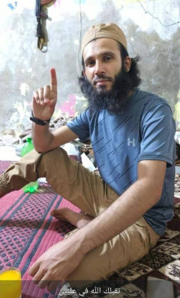 Ellynismos's tweet image. Syrie
Le djihadiste d'Alep aux ordres de Damas, Jandal Abu al-Sadiq, a été confirmé tué par une balle dans l'œil droit tirée par un tireur d'élite druze à Suweida.
