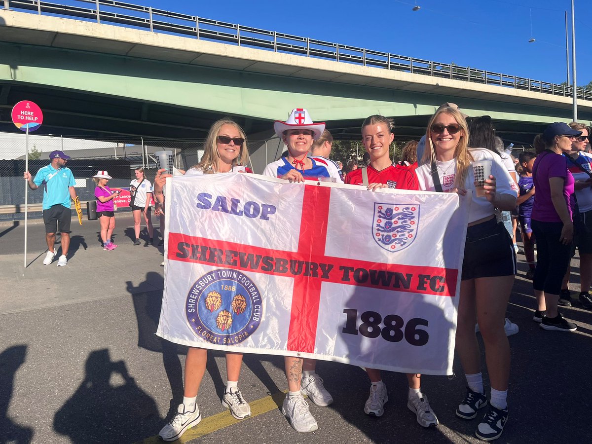 shrewswomen's tweet image. Our ladies supporting the lionesses for the semi final in Switzerland!
馃敺馃敹#Salop