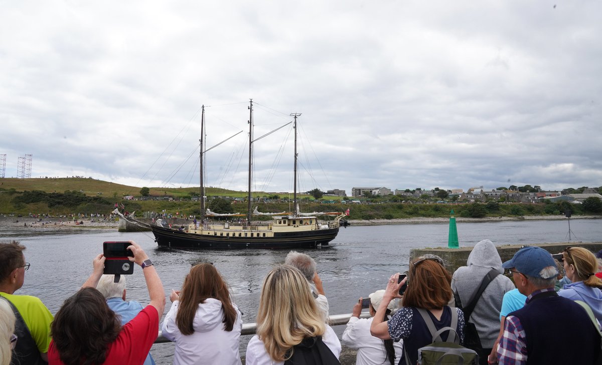 ScotGovFM's tweet image. On the final day of @tallshipsabdn First Minister @JohnSwinney met Youth Sail trainees, volunteers and organisers to watch the Parade of Sail. ⚓
@ScotGov is committed to supporting major events that raise Scotland's profile on the world stage and help grow our economy.