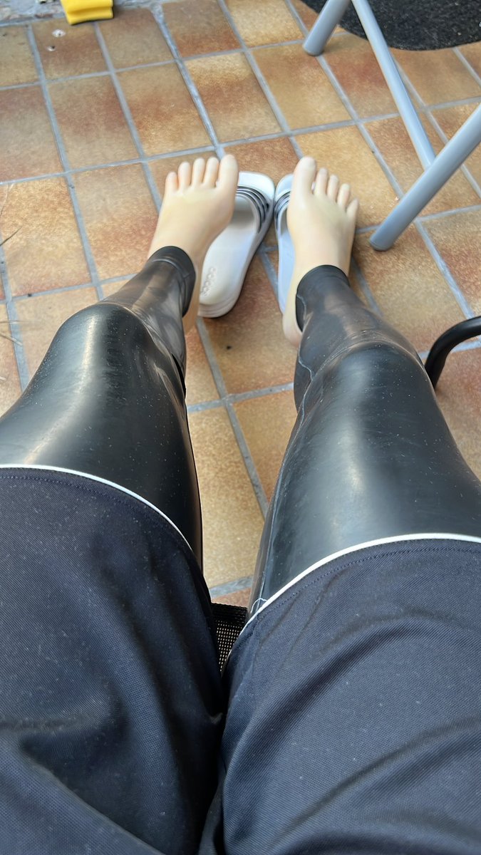 jayDoRub's tweet photo. Relaxing in rubber with my Transparent latex Toesocks 
#Latex #latexsocks #rubber #gimp #latexlegging https://t.co/Cr4lyX6AE1