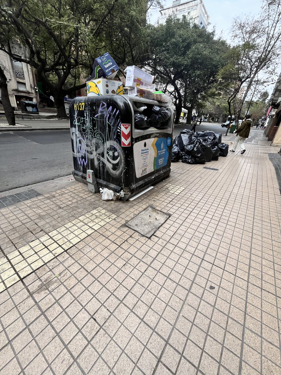 Chacabuco e Illia
Chacabuco y Rondeau
Chacabuco y Obispo Oro
¿Y si el intendente <a href="/PasseriniOk/">Daniel Passerini</a> se pone a laburar?