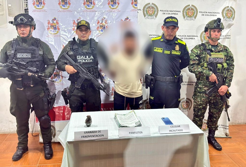 Ejercito_Div5's tweet image. #EsNoticia La captura del presunto cabecilla de la comisión armada del GAO-r frente Gerónimo Galeano en el municipio de San Antonio. Hasta la zona rural los soldados del Batallón Caicedo de la #SextaBrigada, logran detener a alias Cortico o Felipe Troche, con una granada de…