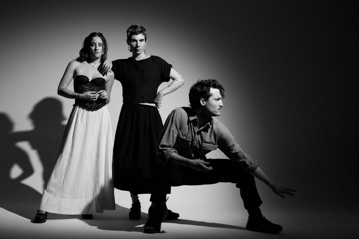 ClashMagazine's tweet image. Nation Of Language share calming new song 'Under The Water' - a different side to the group's synth-driven sound...
clashmusic.com/news/nation-of…
