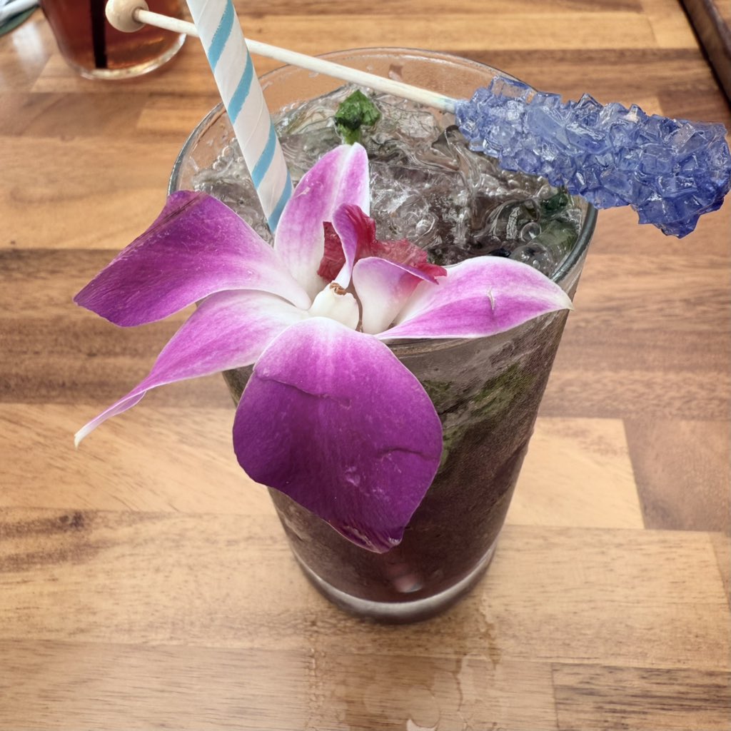 drseanmullen's tweet image. Found another restaurant with outdoor seating in Myrtle Beach with great drinks & food & reasonable prices. But next time, you can keep the rock candy. #Mimosas