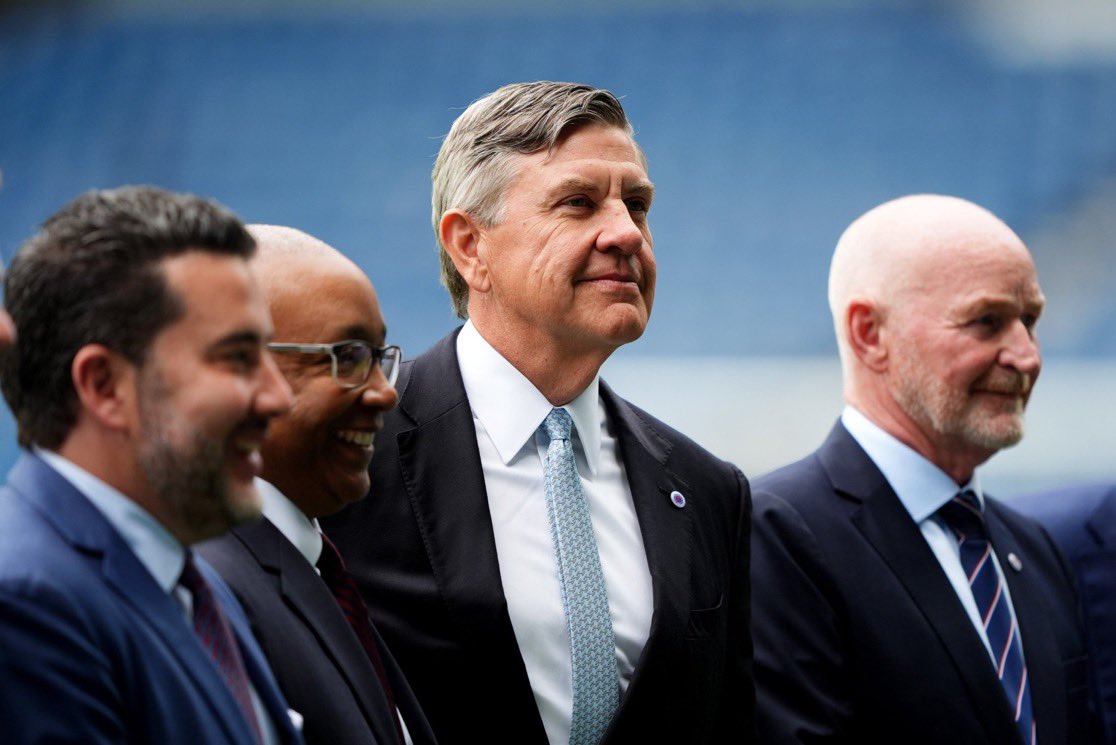 RG72_'s tweet image. Chairman needs a rangers tie