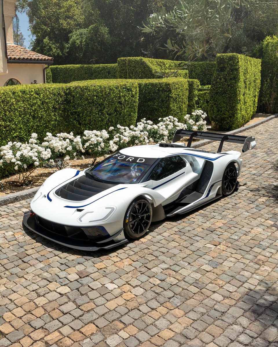 rmsothebys's tweet image. It doesn’t have a VIN. It’s not road legal. And that’s the point.
The 2024 Ford GT Mk IV is the most extreme evolution yet—3.8L twin-turbo V-6, 800+ hp, carbon-carbon brakes, and 2,400 lbs of downforce at 150 mph.
Only 67 exist. This one is #007. Register to bid at…