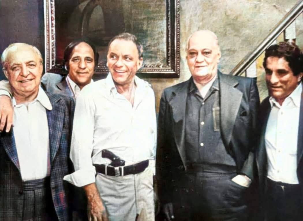ConfessionsPete's tweet image. Here's Sinatra with some big players.
The guy on the far left is Russell Bufalino, who Joe Pesci played in The Irishman....very hot contender for man who ordered hit on Hoffa...was driving Vito Genovese away from the notorious 1957 Apalachin meeting.
Not sure why FS is packing!