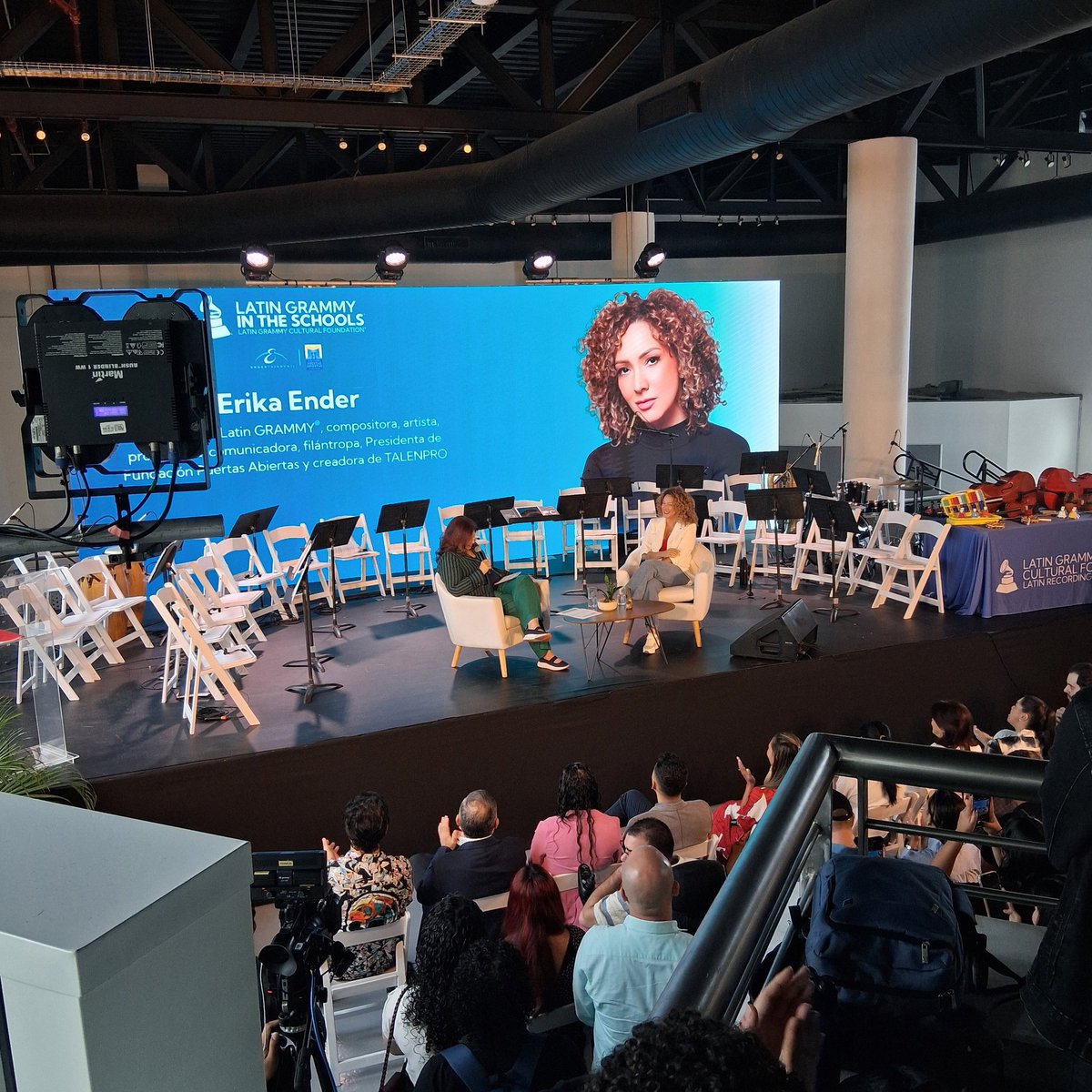 Presentación de Latin Grammy in the Schools con <a href="/erikaender/">Erika Ender</a>
