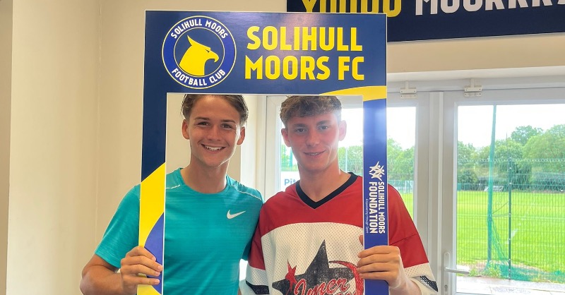 SolihullMoors's tweet photo. Introducing our #SMFCSelfie frame - launching at our match against Derby County where fans will be in with a chance to win free tickets to our first Game of the Season💛💙
Take a photo with the frame &amp; post it on Instagram using the #SMFCSelfie 
#SolihullMoors #MoorsFamily #smfc