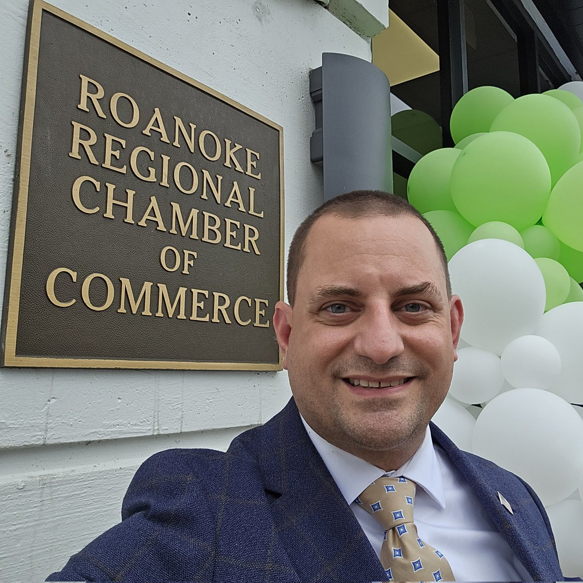 ObenshainChris's tweet image. It was great to be with a whole bunch of regional business and government leaders in Roanoke today to celebrate the ribbon-cutting for the new @RoanokeChamber offices. Congratulations and thank you for your advocacy for our Southwest Virginia business community!