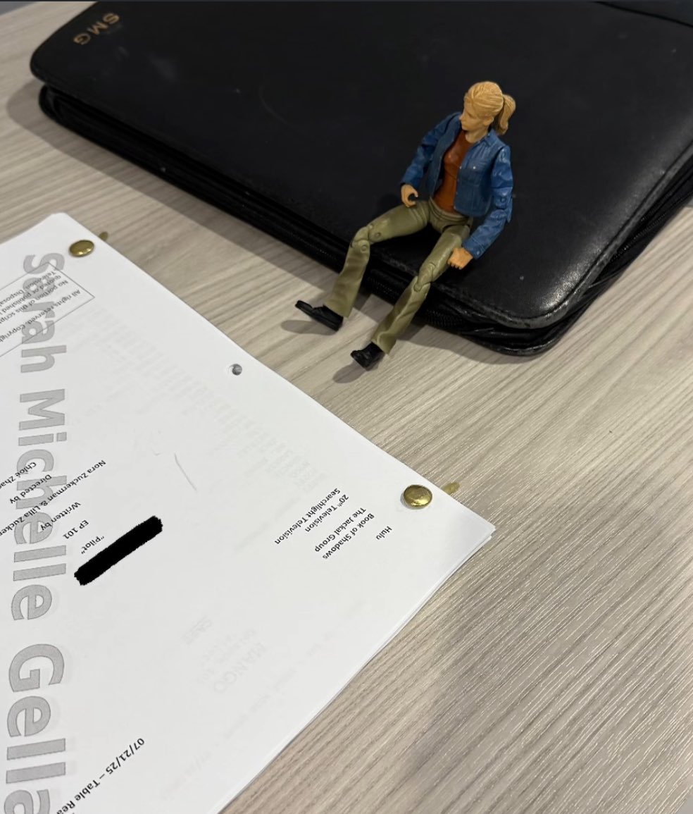 retrocvnty's tweet image. Sarah Michelle Gellar via instagram
Looks like we’ve got a script for the pilot episode of the Buffy the Vampire Slayer revival already!