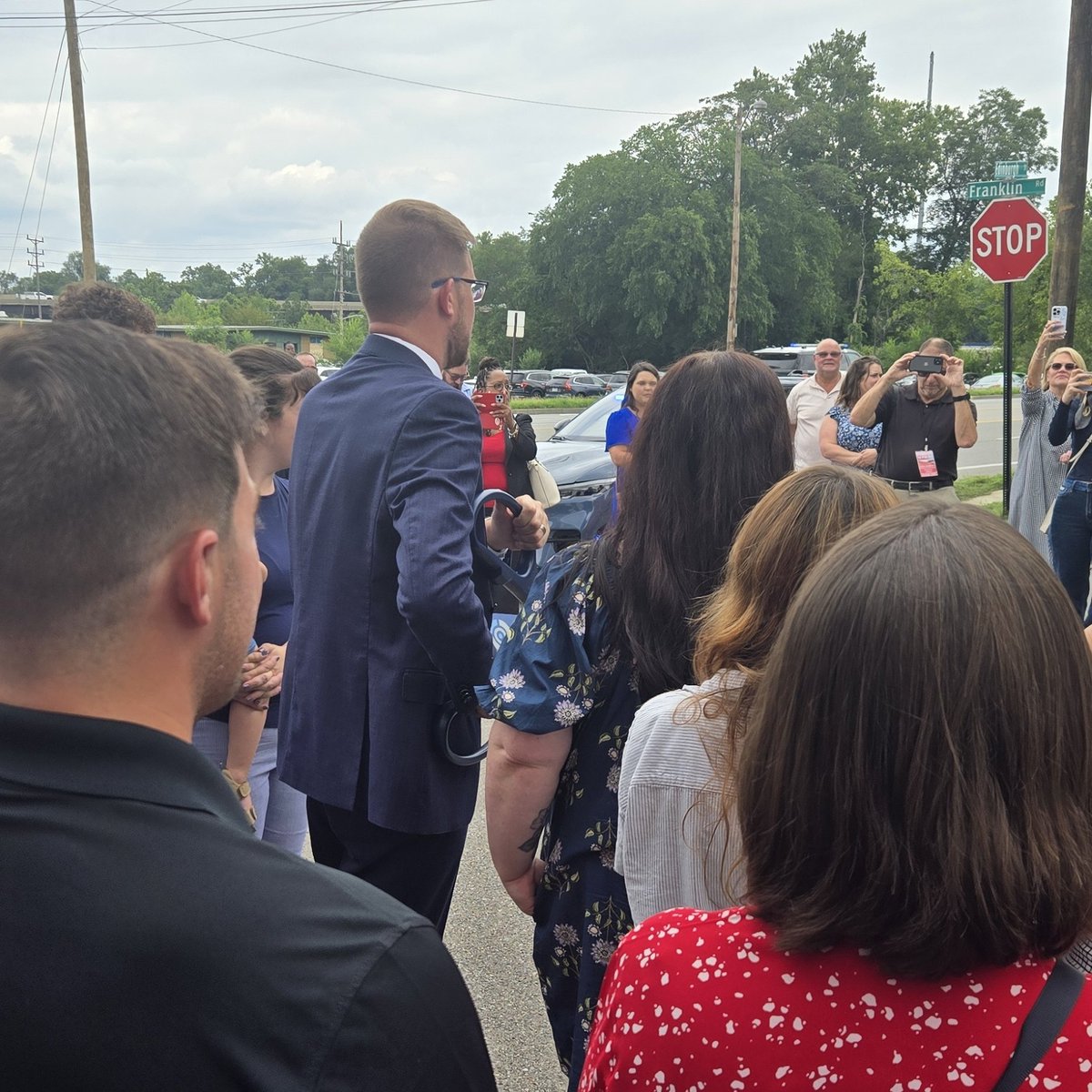 ObenshainChris's tweet image. It was great to be with a whole bunch of regional business and government leaders in Roanoke today to celebrate the ribbon-cutting for the new @RoanokeChamber offices. Congratulations and thank you for your advocacy for our Southwest Virginia business community!