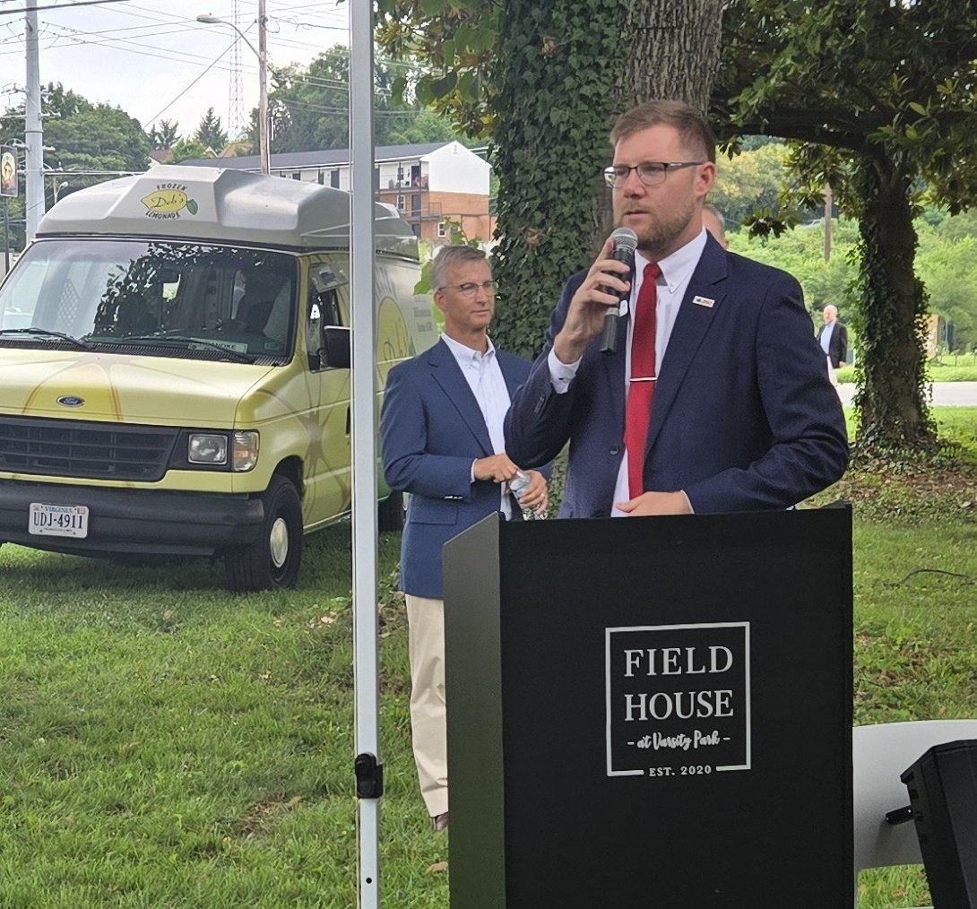 ObenshainChris's tweet image. It was great to be with a whole bunch of regional business and government leaders in Roanoke today to celebrate the ribbon-cutting for the new @RoanokeChamber offices. Congratulations and thank you for your advocacy for our Southwest Virginia business community!