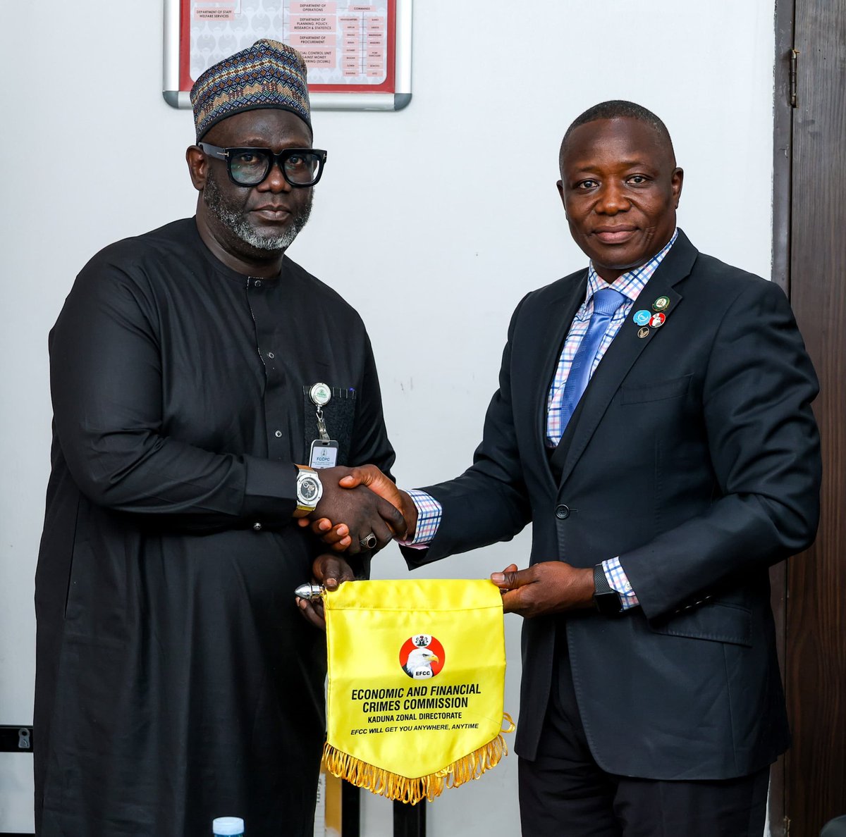 officialEFCC's tweet image. FCCPC to Partner EFCC in Anti-corruption Fight
The Federal Competition and Consumer Protection Commission, FCCPC, has declared its resolve to work in partnership with the Economic and Financial Crimes Commission, EFCC in the fight against corruption.
This was conveyed by…