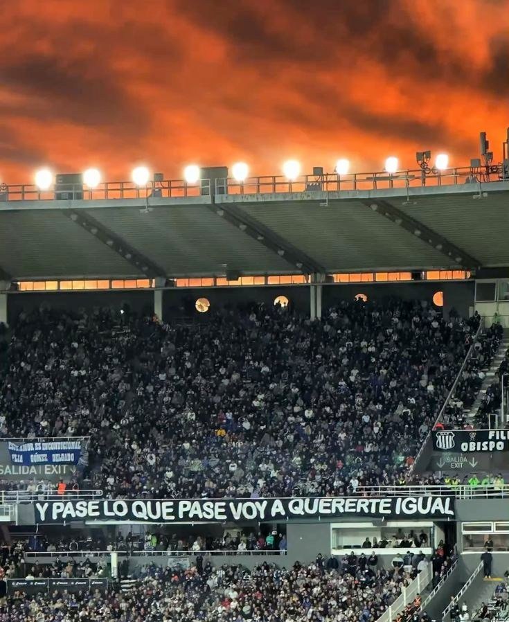 barrabrava_net's tweet image. "Y PASE LO QUE PASE VOY A QUERERTE IGUAL"
La Fiel - Talleres