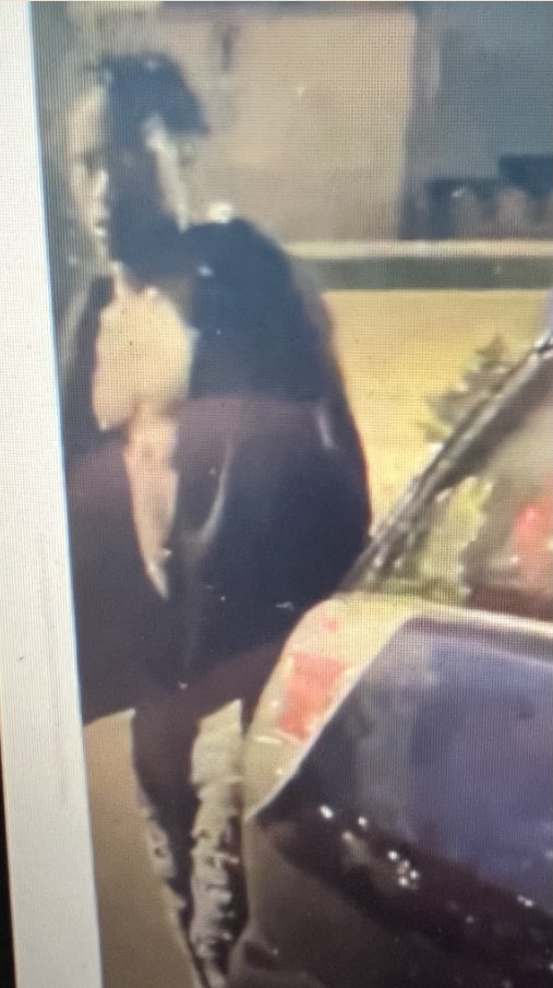 CrimeWatchMpls's tweet image. From Bloomington PD (see our prior posts on all the damage):
In the evening hours on Sunday 7/20 to the morning of Monday 7/21, unknown suspects broke windows of approximately 40 parked vehicles.

The damaged vehicles were parked in hotel parking lots along American Blvd East in…