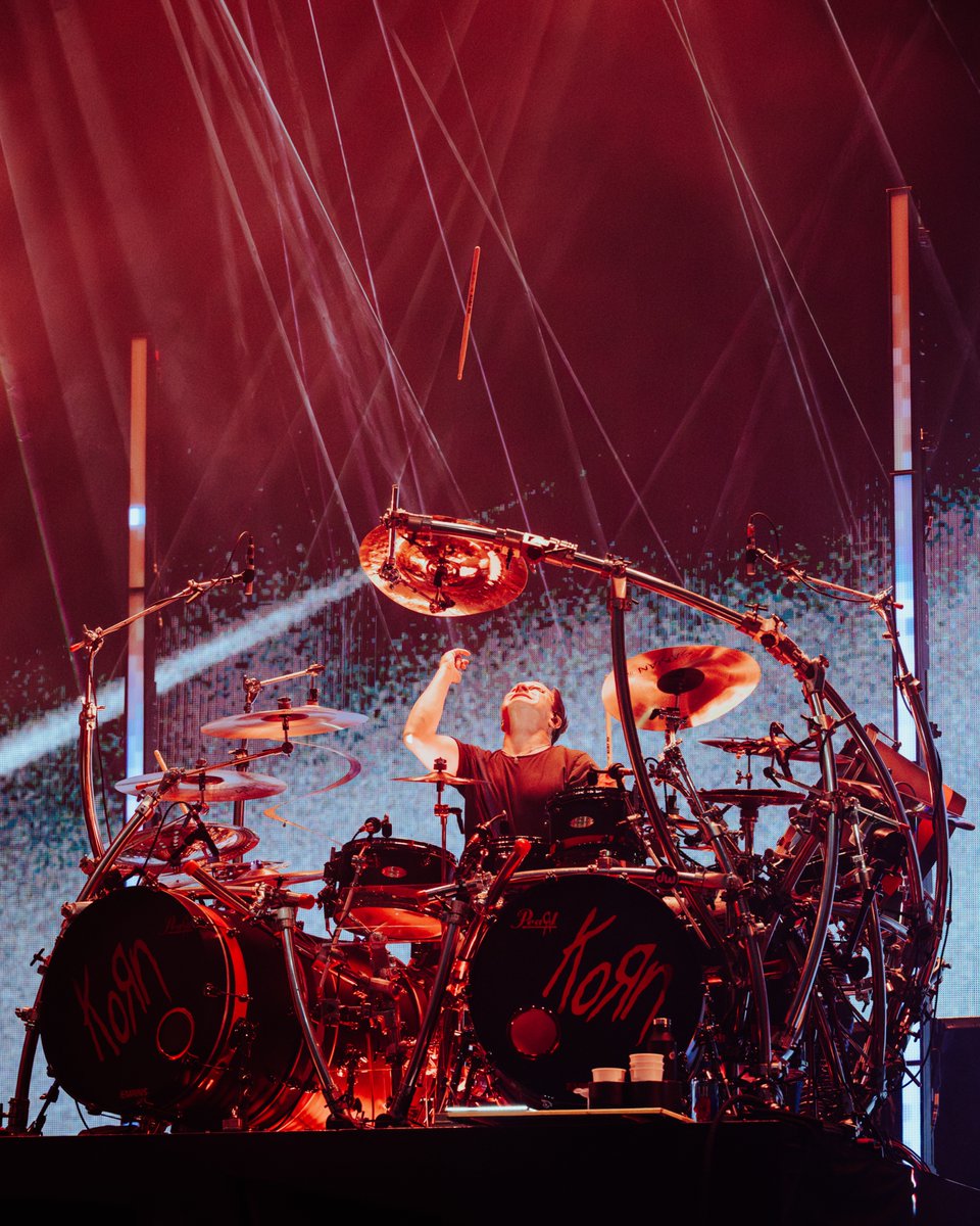 RockvilleFest's tweet image. Give the drummer some! 🥁🔥
Shout out to all the heavy hitters behind the kits at Welcome To Rockville! From legends like @RayLuzier1 of @Korn and Tre Cool of @GreenDay to the next generation, Rockville 2025 was blessed with talent!
Who are your favorite drummers from this…