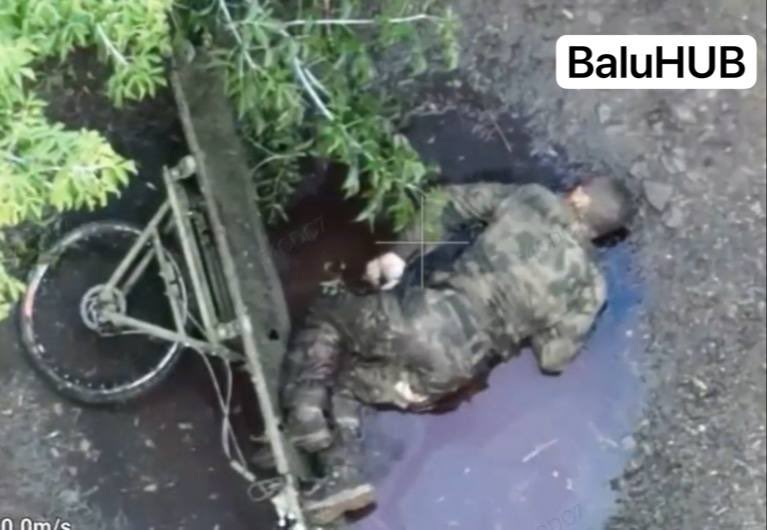 GloOouD's tweet image. Ivan the Fool (Ivanushka the Fool) is one of the most popular characters of Russian magic fairy tales.
But we also found such an Ivan at the frontline. This is where he decided to sleep before storming Kyiv and then Berlin😄