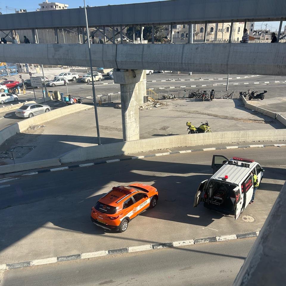 theiachatelle's tweet image. This is so common and heartbreaking.
Today, I watched a Palestinian woman waiting in an ambulance at the Qalandia checkpoint for clearance from Israeli soldiers to cross.
She could have been dying, and Israeli soldiers took their time.