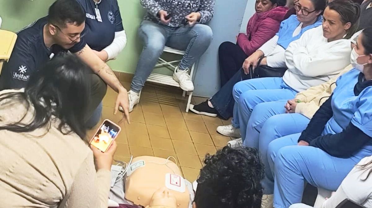 🚑 Entre abril e julho, 44 profissionais do Hospital São Vicente de Paulo, em Carmo do Rio Claro-MG, participaram do curso Atualização em Emergências: Suporte Básico e Avançado de Vida em Cardiologia.

📰 Leia a matéria completa: jornal.unifal-mg.edu.br/curso-de-atual…