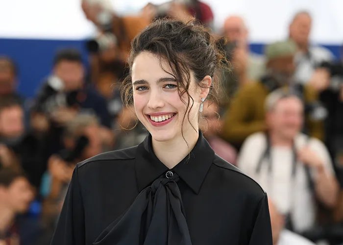 XMenUpdate's tweet image. Margaret Qualley on potentially playing Rogue in the ‘X-MEN’ reboot film:
“Oh, I don’t think I want to commit to a franchise. It seems like a lot of time, and I’m scared.”
(via: collider.com/x-men-margaret…)