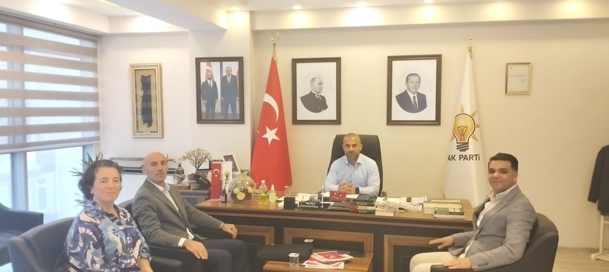 Kariyer Büro Sendikası Yalova İl Başkanlığı tarafından, AK Parti Yalova İl Başkanı Sayın Umut GÜÇLÜ makamında ziyaret edilmiştir.

Ziyarette, 666 sayılı Kanun Hükmünde Kararname sonrasında Kariyer Uzman ve Denetmen unvanlı personelin yaşadığı özlük hakları kayıpları ile statüye