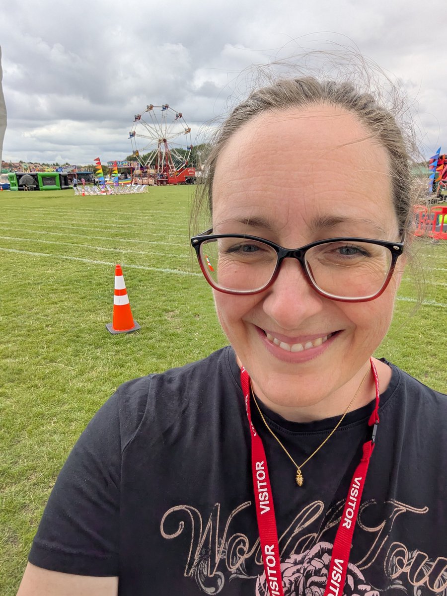 AttieLime's tweet image. Today&apos;s secondary school visit had a ferris wheel, dodgems, and an ice-cream van (right next to my spot 👍🏻)! Lots of wordy fun and bookish chat in the poetry tent. Loved it!