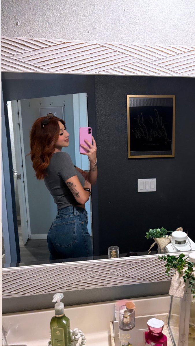 xvmelanieee's tweet photo. 🥀🖤 https://t.co/VEK7fE3M5t